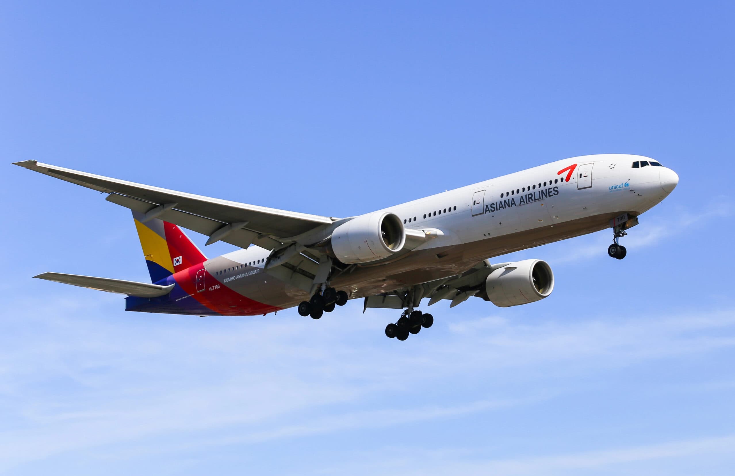 Asiana Business Class to Europe Including One Night at a Five-Star Hotel in Seoul thumbnail 2