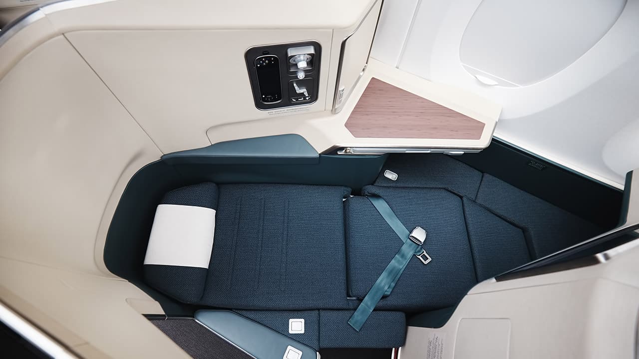 Cathay Pacific Business Class to USA thumbnail 2