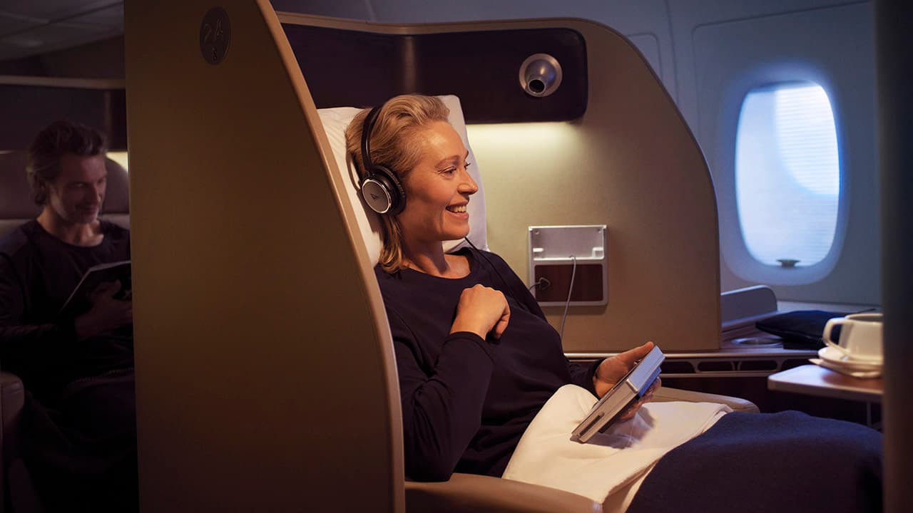 Qantas First Class to USA thumbnail 5