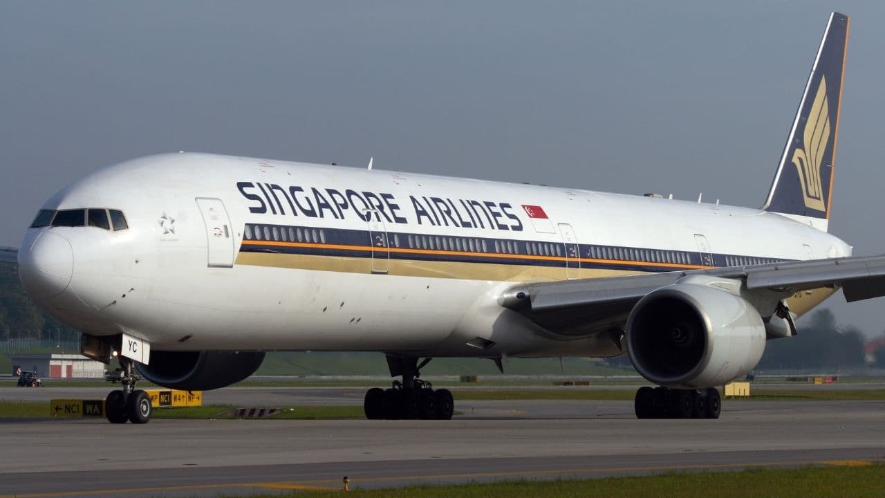 Singapore Airlines First Class to Singapore thumbnail 12