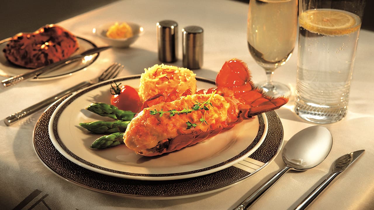 Singapore Airlines First Class to USA thumbnail 4