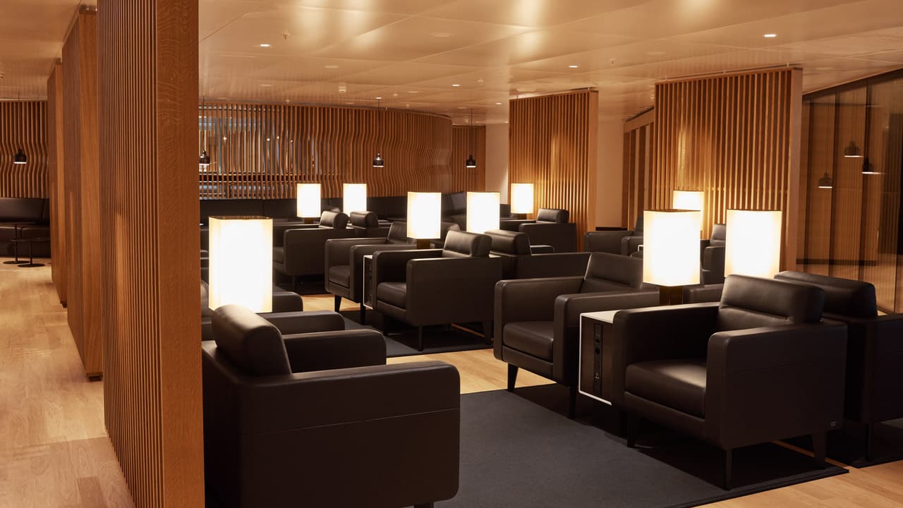 Swiss/Lufthansa and Partners (Singapore Airlines and Qantas) First Class to Europe thumbnail 3