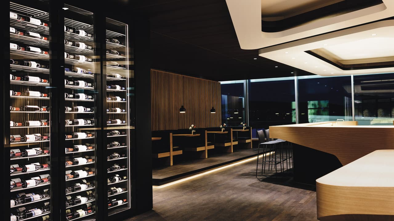 Swiss/Lufthansa and Partners (Singapore Airlines and Qantas) First Class to Europe thumbnail 5