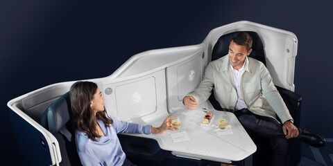 Business class seating with retractable partition