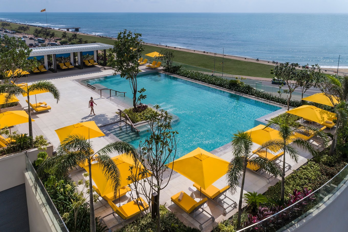 Swimming Pool at Shangari-la Colombo